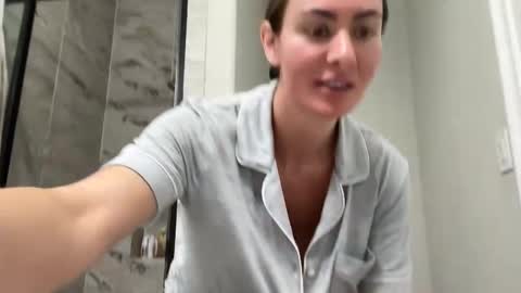 Alyssa Rhoades online show from 20, 11, 2025