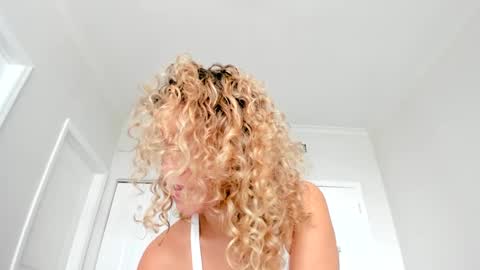 Lily Marie online show from 22, 12, 2024