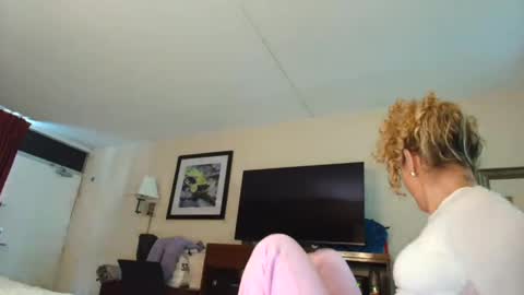 Lily Marie online show from 1, 2, 2025