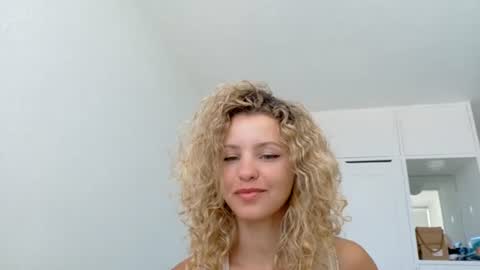 Snapshot of theislandgirl chatting on 15, 6, 2026 Lily Marie online show from 15, 6, 2026
