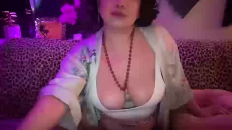 Snapshot of thejadeempress777 chatting on 18, 10, 2025 thejadeempress777 online show from 18, 10, 2025