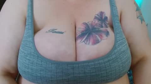 im on randomly so follow to know when im online online show from 18, 2, 2025