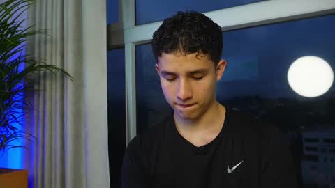 Snapshot of theohawke_ chatting on 8, 3, 2025 THEO- MATEO online show from 8, 3, 2025