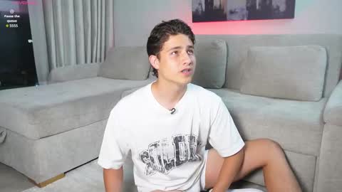 Snapshot of theohawke_ chatting on 4, 11, 2025 THEO- MATEO online show from 4, 11, 2025