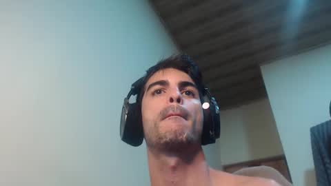 Snapshot of therazhanen chatting on 9, 2, 2025 Santiago Enrique online show from 9, 2, 2025