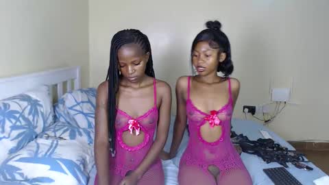 Snapshot of therealdesire chatting on 15, 11, 2025 therealdesire online show from 15, 11, 2025