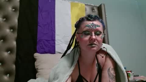 Snapshot of thesirenscall chatting on 4, 12, 2025 Siren of the Fae online show from 4, 12, 2025