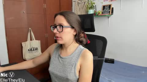 Nicole online show from 30, 10, 2025