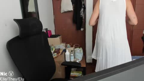 Nicole online show from 22, 4, 2026