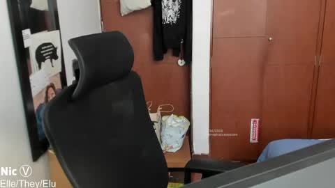 Nicole online show from 23, 4, 2026