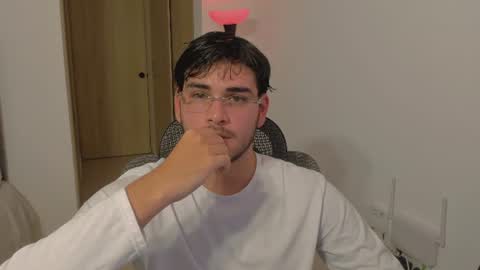 Snapshot of thiaan__ chatting on 9, 8, 2026 thiaan__ online show from 9, 8, 2026