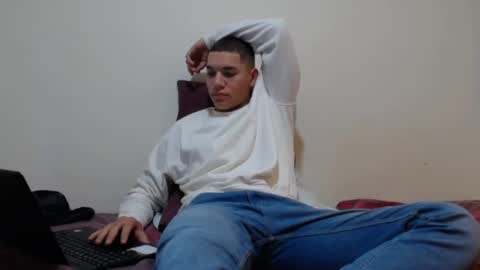 Thiago independent model online show from 15, 12, 2024