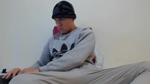 Thiago independent model online show from 4, 1, 2025