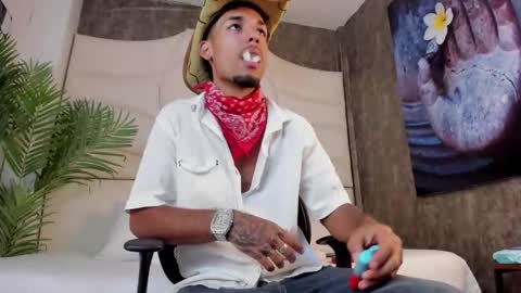 ThiagoFerreti online show from 28, 10, 2025