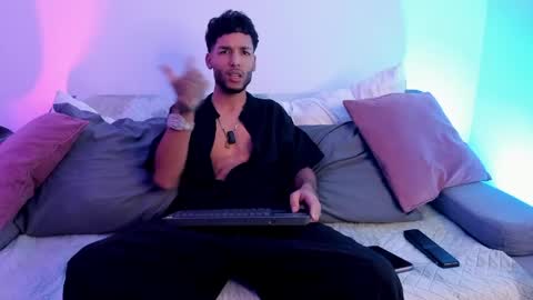 ThiagoFerreti online show from 8, 6, 2026