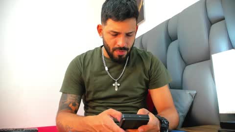 Thia Gomez online show from 22, 4, 2026