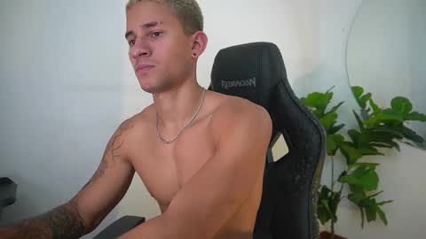 Snapshot of thin_tommy11 chatting on 2, 3, 2026 thin_tommy11 online show from 2, 3, 2026