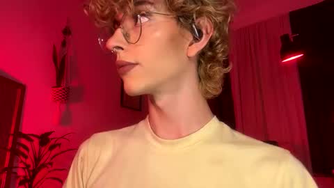 Snapshot of thisisdamiano chatting on 18, 4, 2026 Damiano online show from 18, 4, 2026
