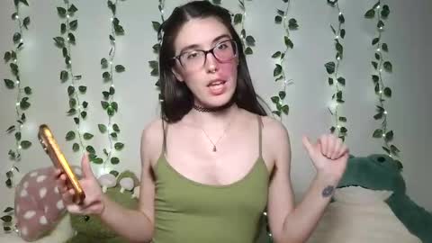 Snapshot of thistlefernsby chatting on 8, 5, 2026 thistlefernsby online show from 8, 5, 2026
