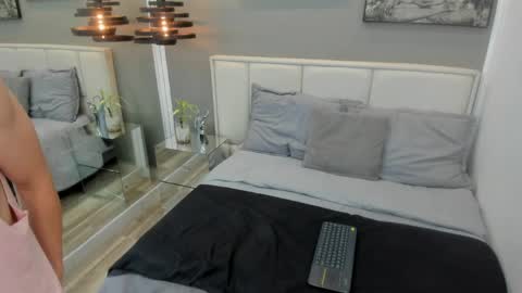 Thom online show from 18, 4, 2026