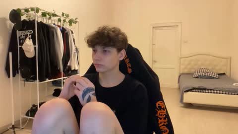 Thomas Hill online show from 15, 11, 2025