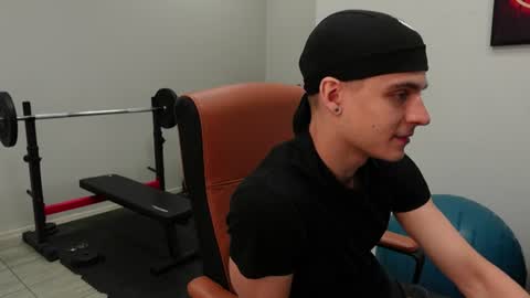 Snapshot of thomas_brons chatting on 4, 7, 2026 THOMAS BRONS online show from 4, 7, 2026