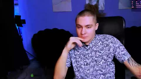 thomas_crow online show from 22, 11, 2025