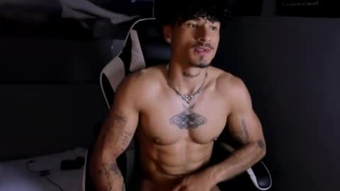 Snapshot of thomas_fit1 chatting on 18, 4, 2026 Thomas 3 JUST STAY AND BE MY LAST LOVE online show from 18, 4, 2026