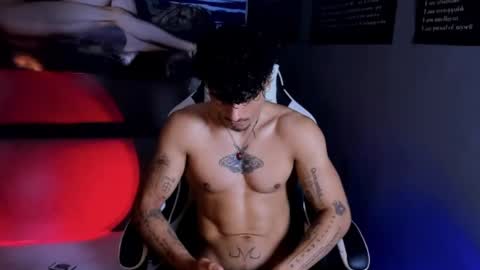Snapshot of thomas_fit1 chatting on 28, 4, 2026 Thomas 3 JUST STAY AND BE MY LAST LOVE online show from 28, 4, 2026