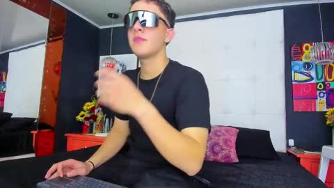 ---Thomas--- online show from 12, 3, 2025