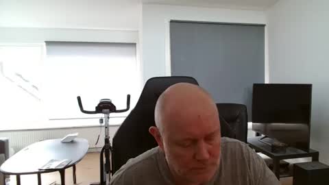 thomash32 online show from 18, 9, 2025