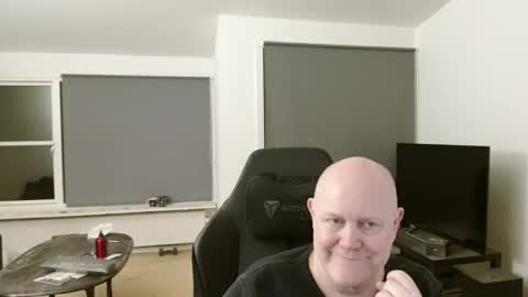 thomash32 online show from 2, 11, 2025