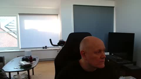 thomash32 online show from 17, 11, 2025