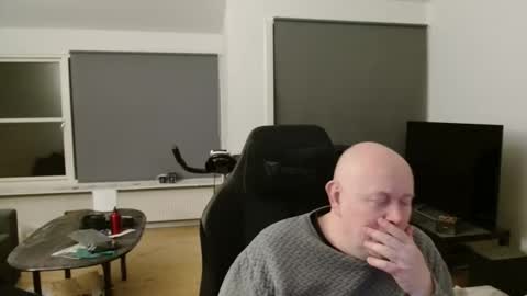 thomash32 online show from 18, 11, 2025