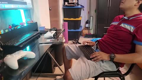 Snapshot of thor0200 chatting on 28, 9, 2025 thor0200 online show from 28, 9, 2025