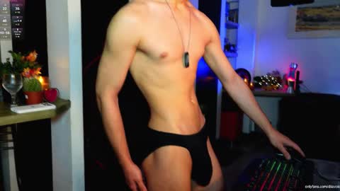   L e a n d e r   25OFF ON MY OF online show from 14, 3, 2026