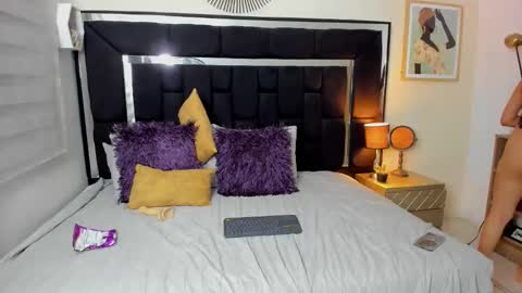 Snapshot of thriana_moon chatting on 21, 4, 2026 thriana online show from 21, 4, 2026