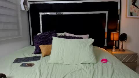 Snapshot of thriana_moon chatting on 16, 5, 2026 thriana online show from 16, 5, 2026