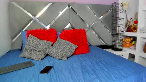 Snapshot of thriana_moon chatting on 17, 5, 2026 thriana online show from 17, 5, 2026