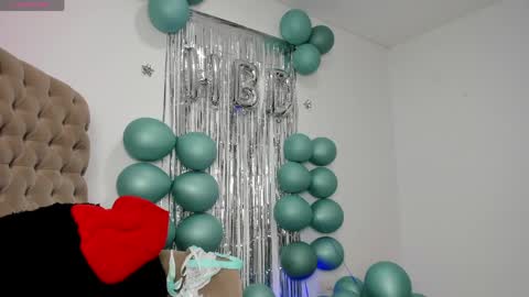 Snapshot of tiago_hannah chatting on 10, 5, 2026 carolina online show from 10, 5, 2026