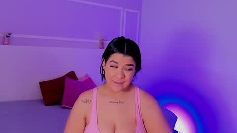 tiannagloww online show from 5, 2, 2026