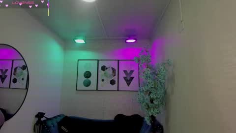 Snapshot of tiara_r chatting on 9, 6, 2026 Tiara online show from 9, 6, 2026