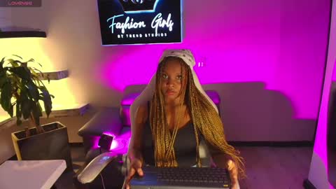 Snapshot of tifanytaylor1_ chatting on 3, 2, 2025 TIFF online show from 3, 2, 2025