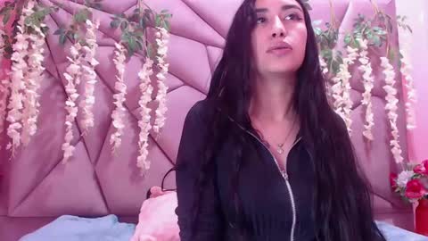 Snapshot of tiffani_hott_ chatting on 12, 12, 2024 TIFANI online show from 12, 12, 2024