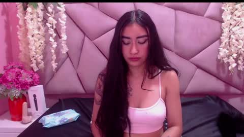 Snapshot of tiffani_hott_ chatting on 5, 1, 2025 TIFANI online show from 5, 1, 2025
