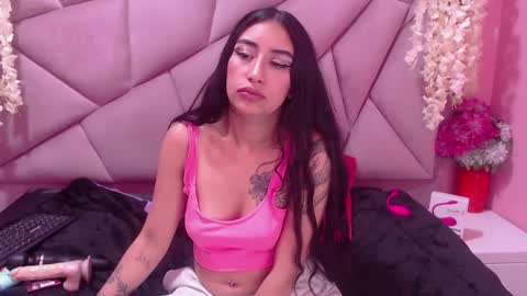 Snapshot of tiffani_hott_ chatting on 11, 1, 2025 TIFANI online show from 11, 1, 2025