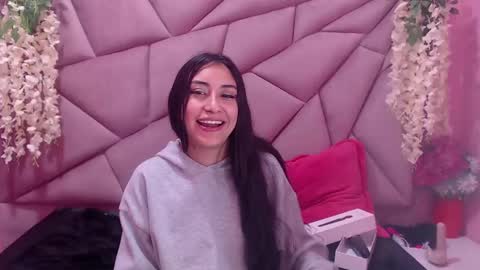 Snapshot of tiffani_hott_ chatting on 12, 1, 2025 TIFANI online show from 12, 1, 2025