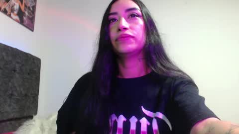 Snapshot of tiffani_hott_ chatting on 4, 10, 2025 TIFANI online show from 4, 10, 2025