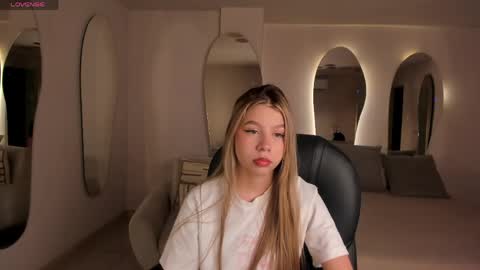 Snapshot of tiffannysins chatting on 27, 5, 2026 Tiffanny Sins online show from 27, 5, 2026