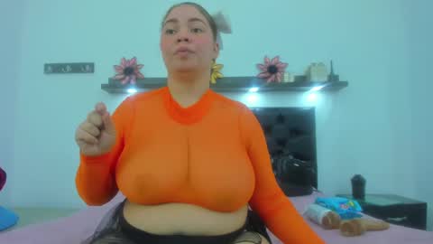 Snapshot of tiffany_hot19_ chatting on 10, 1, 2025 tiffany online show from 10, 1, 2025